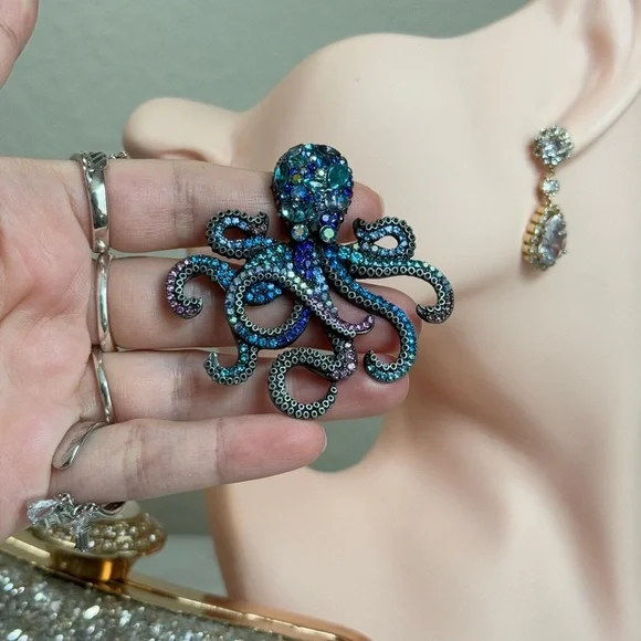 Blue and Purple Octopus Brooch. - Picture 3 of 6